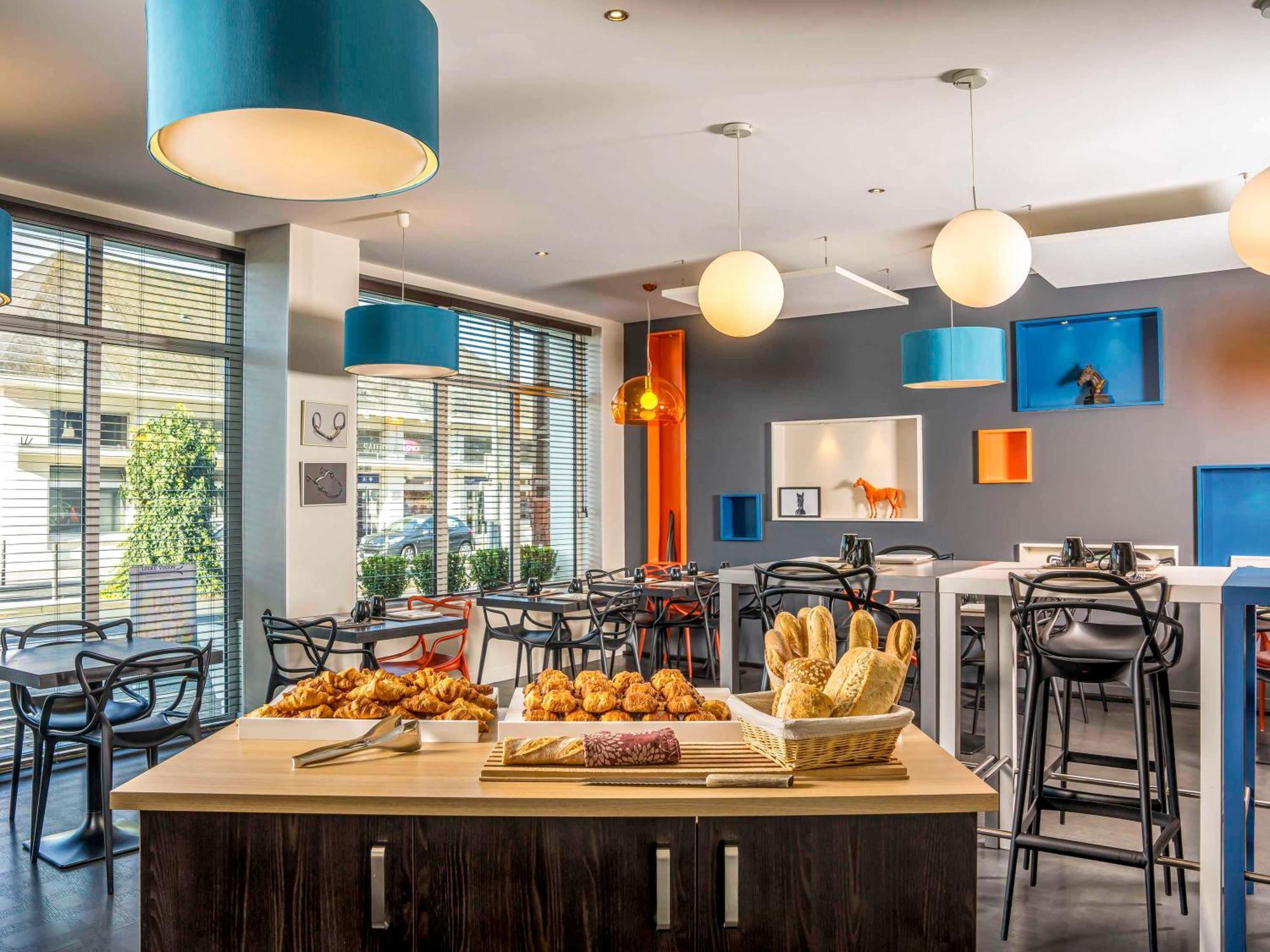 Ibis Styles Saumur Gare Centre Exterior foto