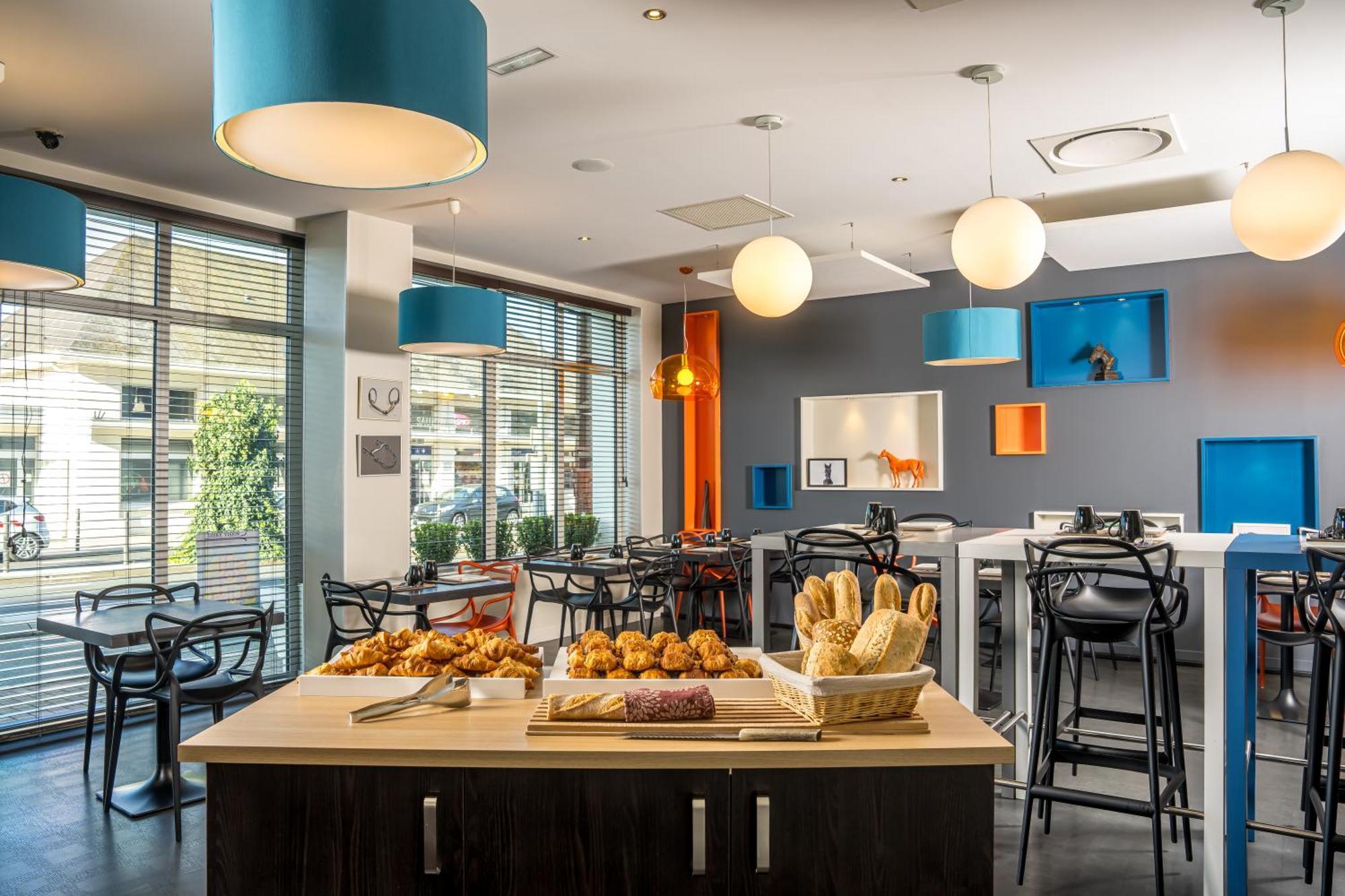 Ibis Styles Saumur Gare Centre Exterior foto