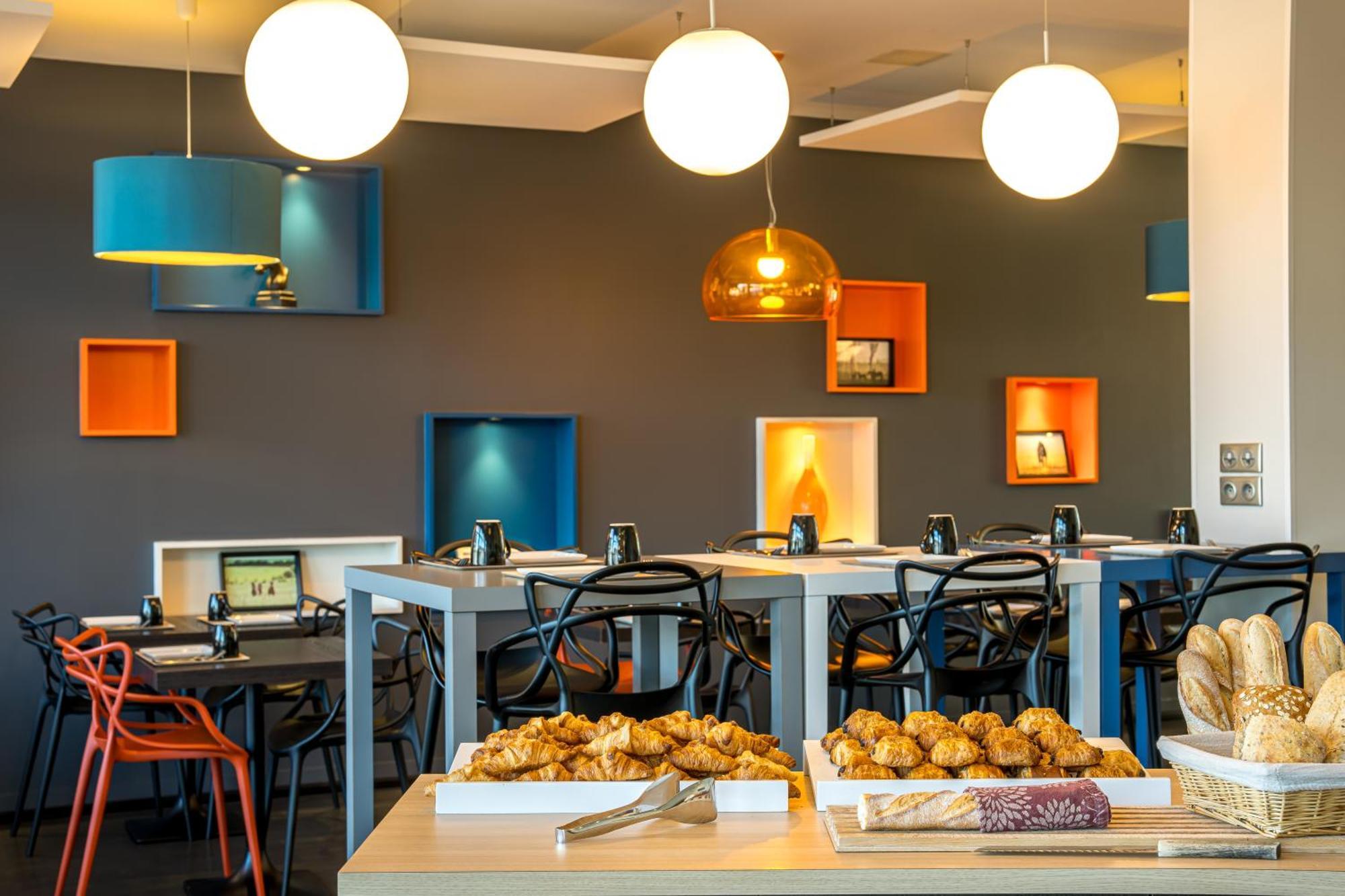 Ibis Styles Saumur Gare Centre Exterior foto