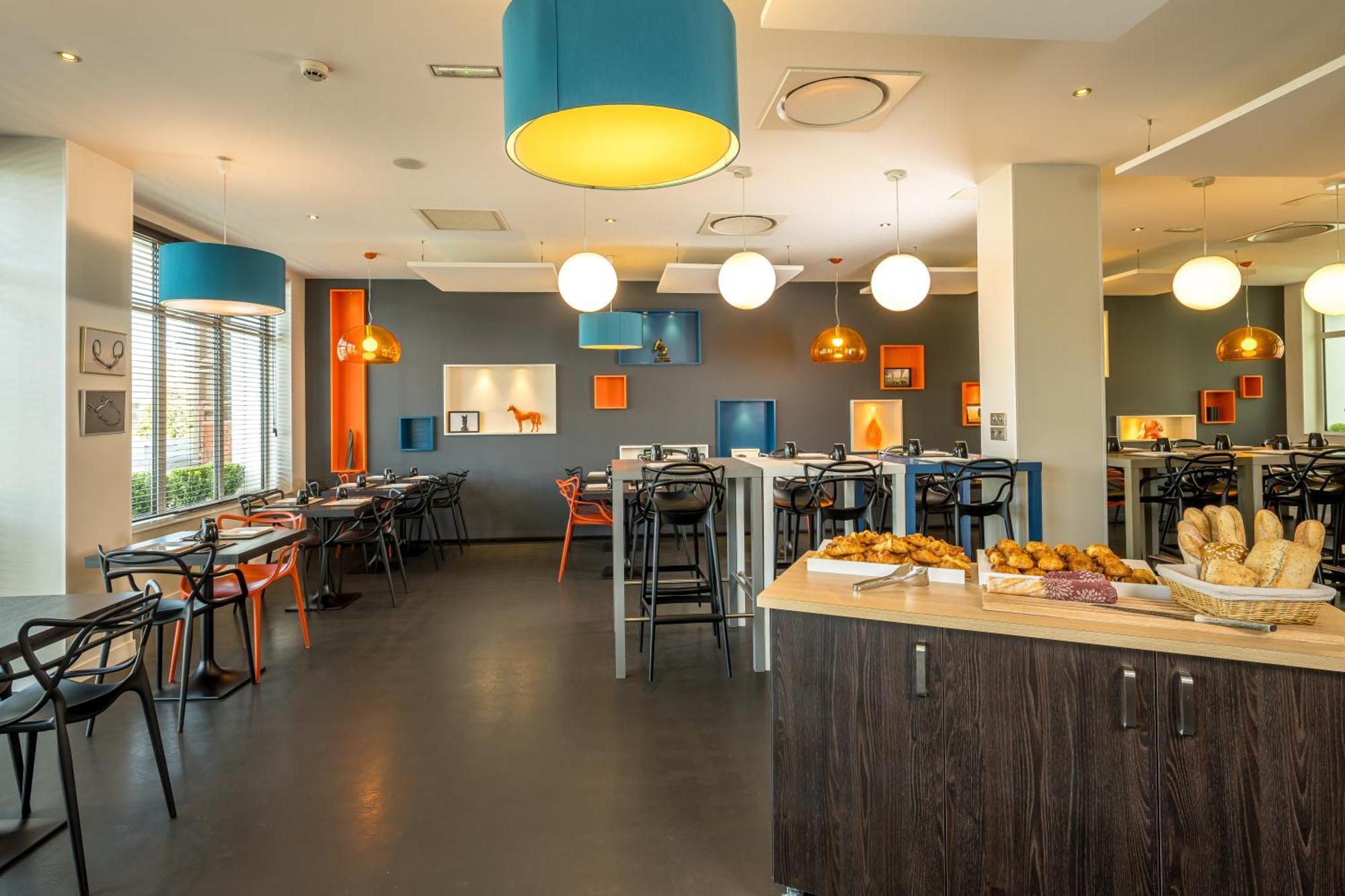 Ibis Styles Saumur Gare Centre Exterior foto