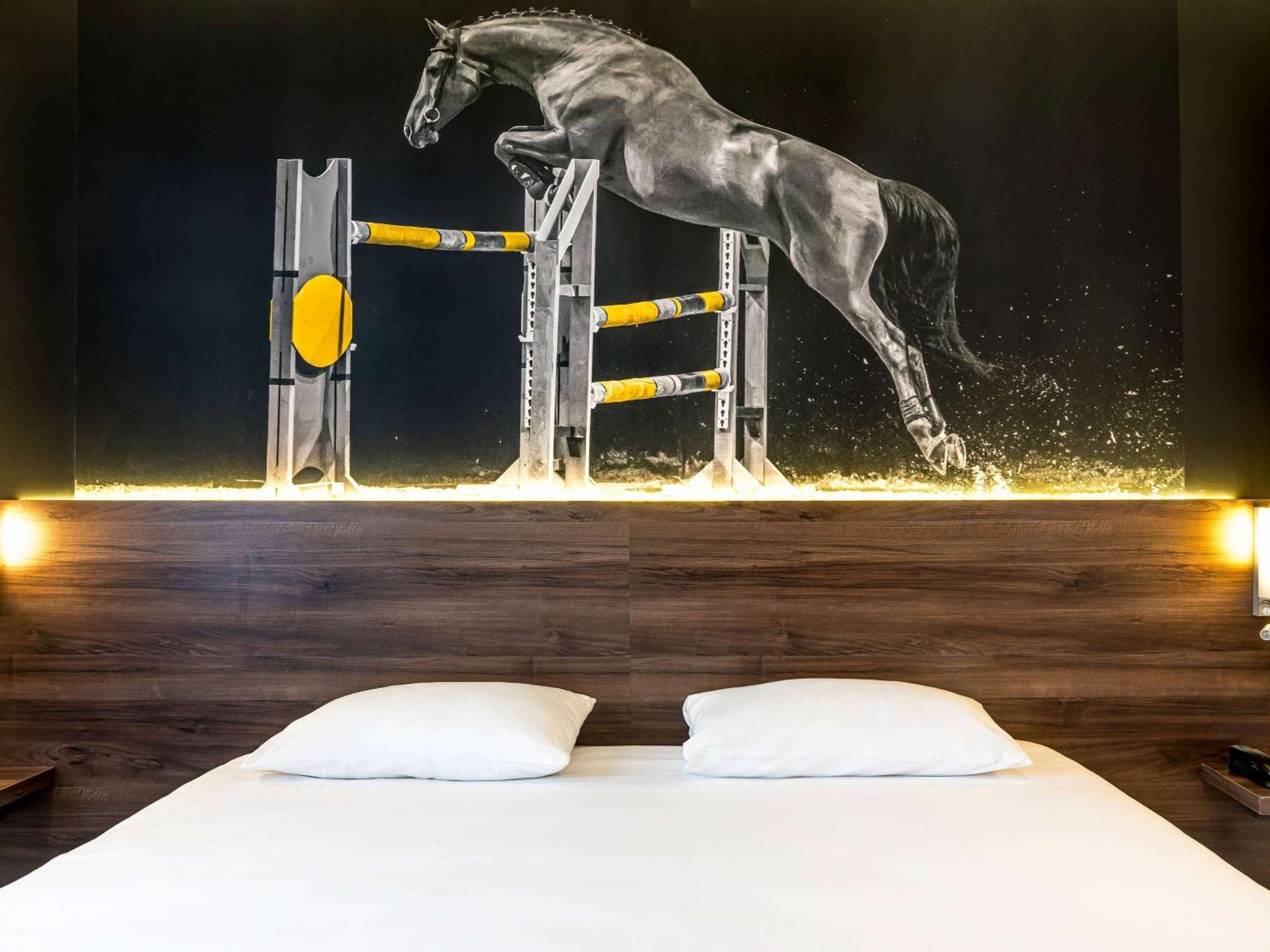 Ibis Styles Saumur Gare Centre Exterior foto